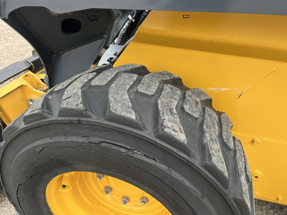 2021 John Deere 324G - Photo10