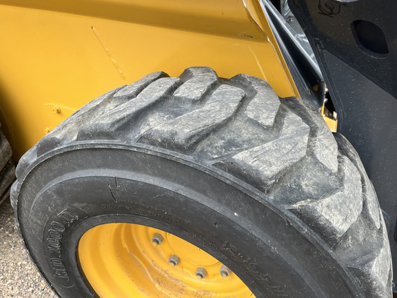 2021 John Deere 324G - Photo12