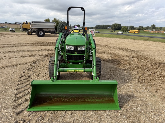 2026 John Deere 4066M - Photo8