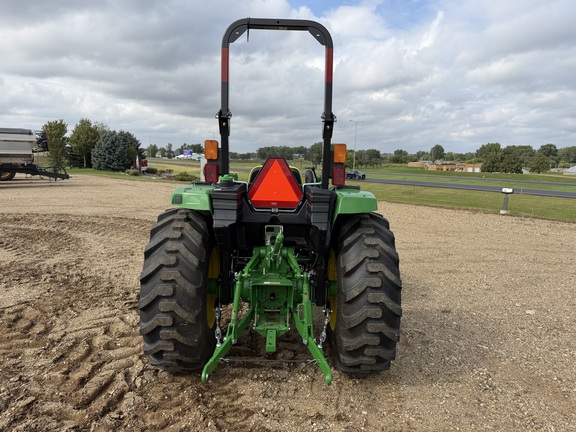 2026 John Deere 4066M - Photo4