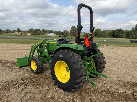2026 John Deere 4066M - Photo5