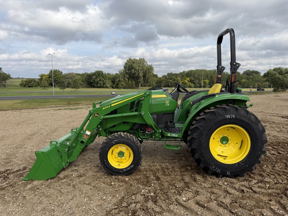 2026 John Deere 4066M - Photo6