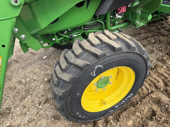 2026 John Deere 4066M - Photo10