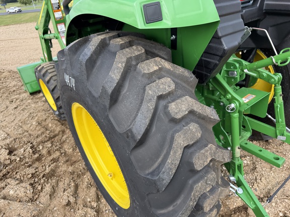 2026 John Deere 4066M - Photo14