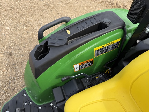 2026 John Deere 4066M - Photo26