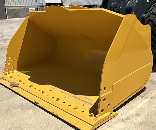 2023 John Deere 6.25 BUCKET