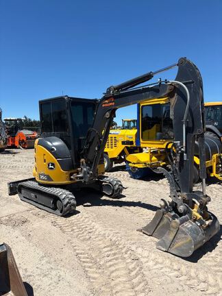 Photo of a 2023 John Deere 35G