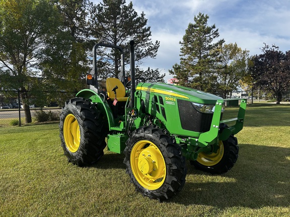 Used 2022 John Deere 5045E Utility Tractors at Horizon Ag & Turf in Edmonton West, AB - Photo4