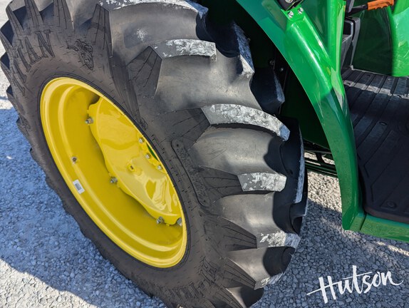 Photo of 2022 John Deere 4052R