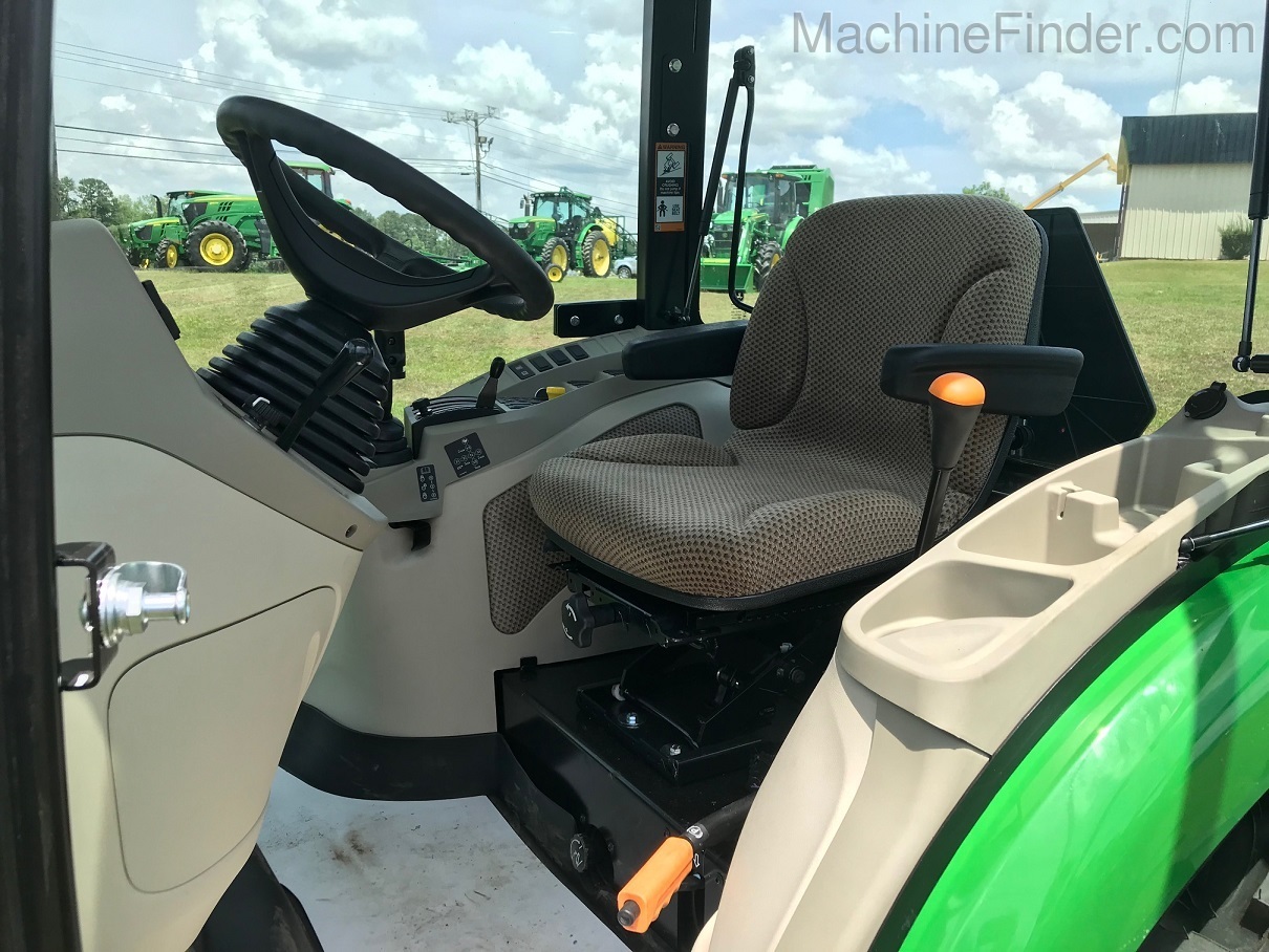 2021 John Deere 4052R Image 5