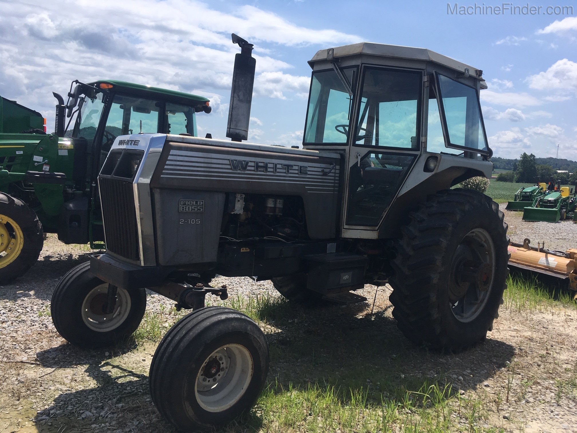 1977 White 2-105 Image 2