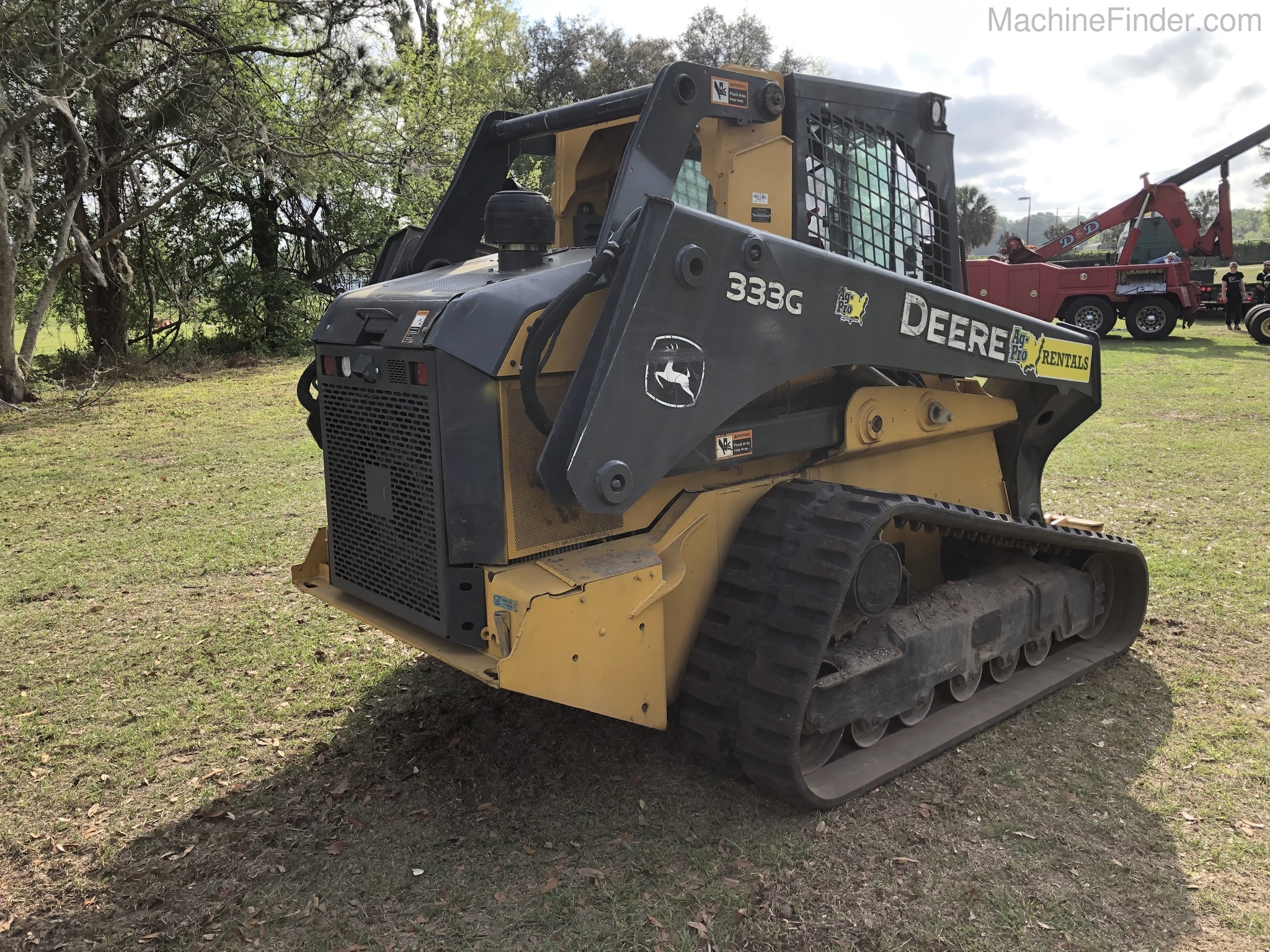 2018 John Deere 333G Image 3
