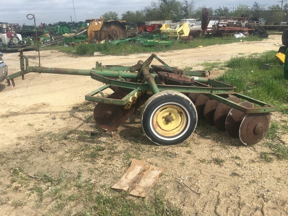 John Deere 8' Image 1