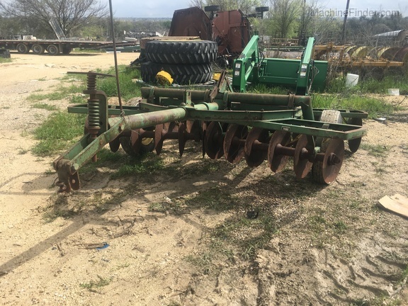 John Deere 8' Image 2