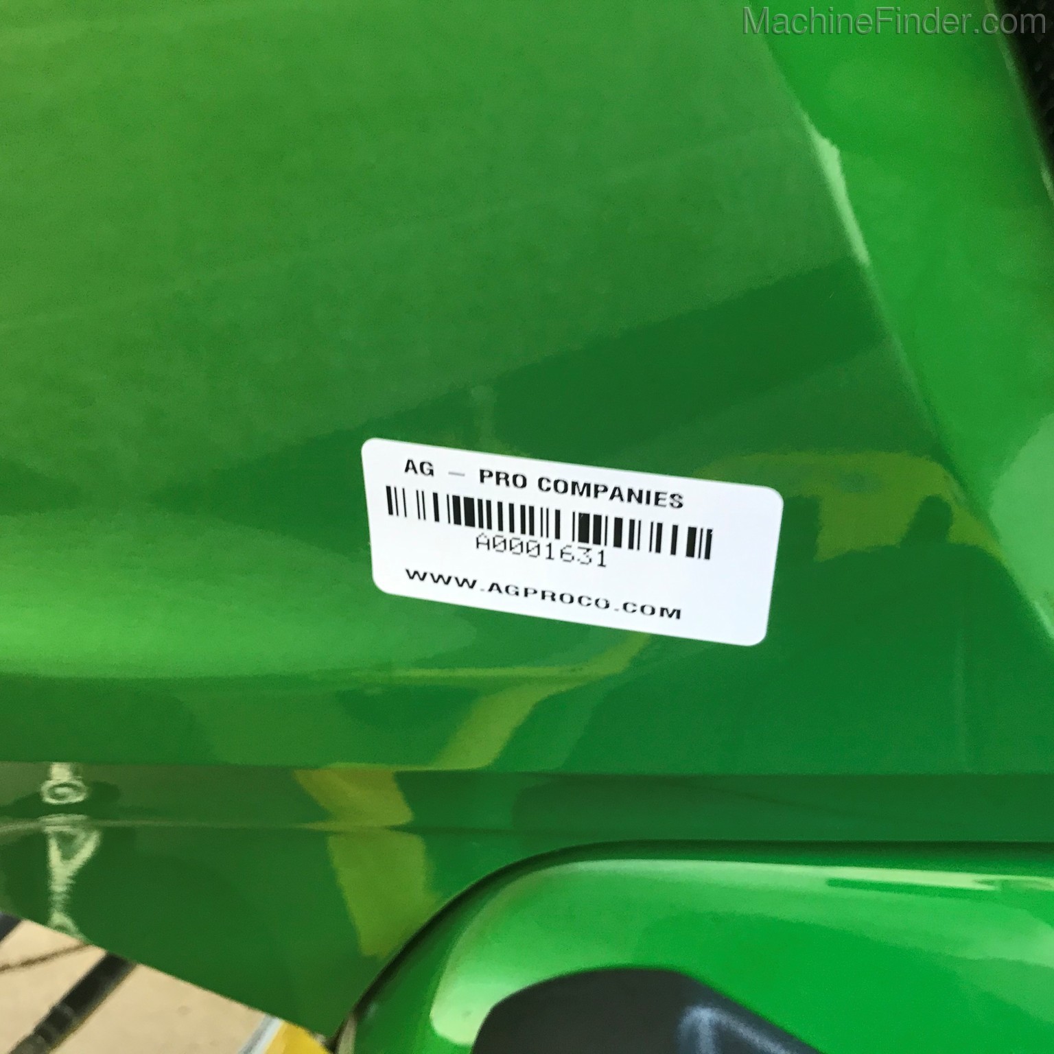 2019 John Deere X734 Image 5