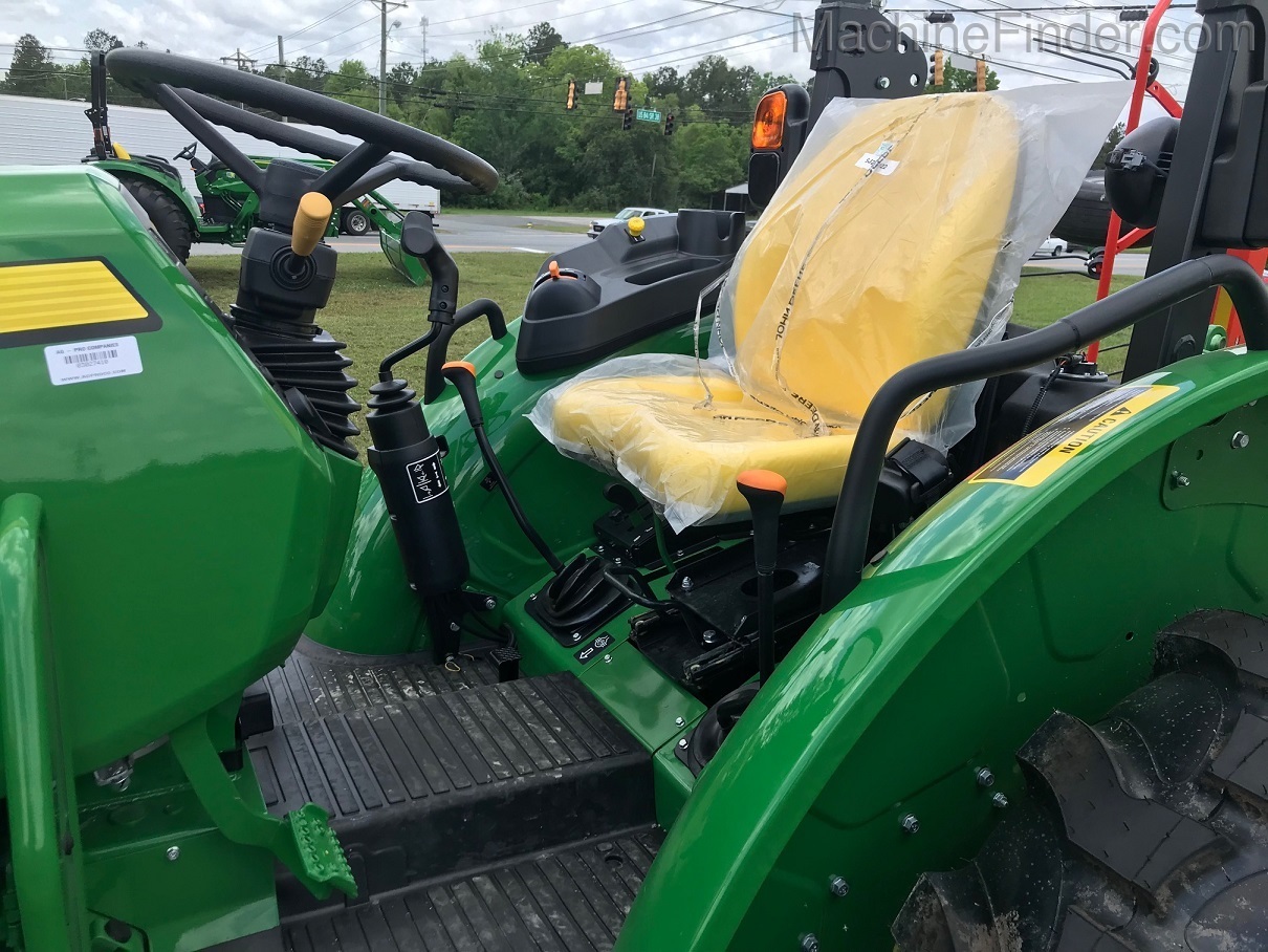 2020 John Deere 5055E Image 3