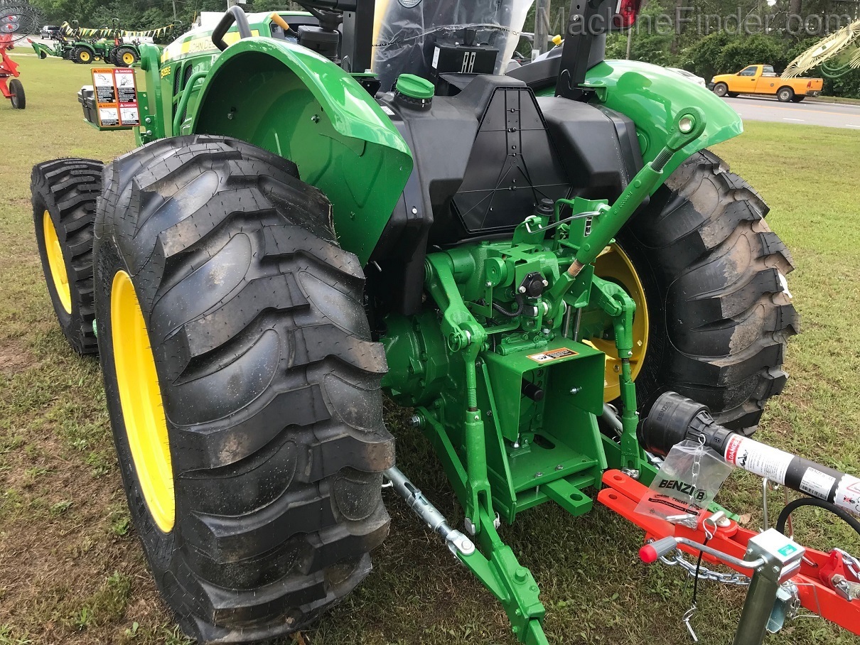 2020 John Deere 5055E Image 4