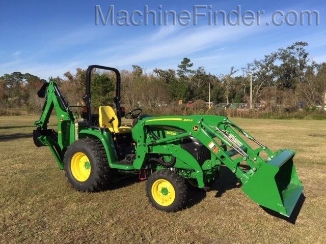 2020 John Deere 3046R Image 3