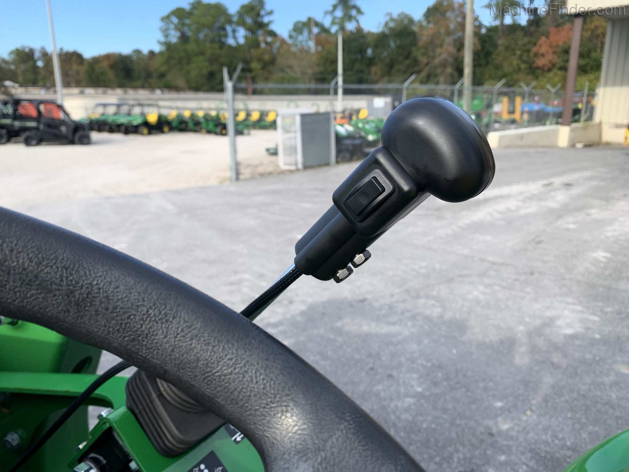 2020 John Deere 3025E Image 9