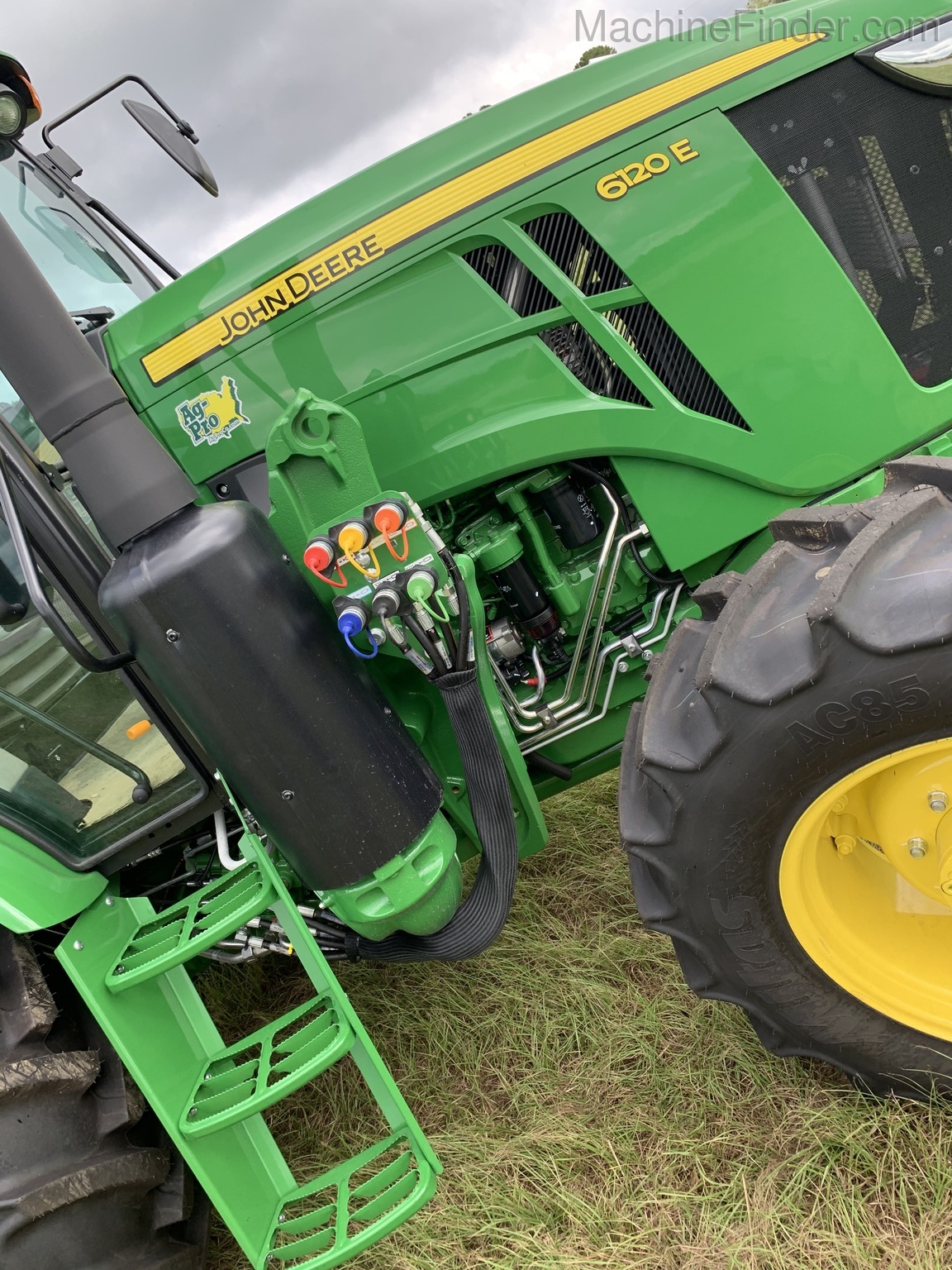 2020 John Deere 6120E Image 8
