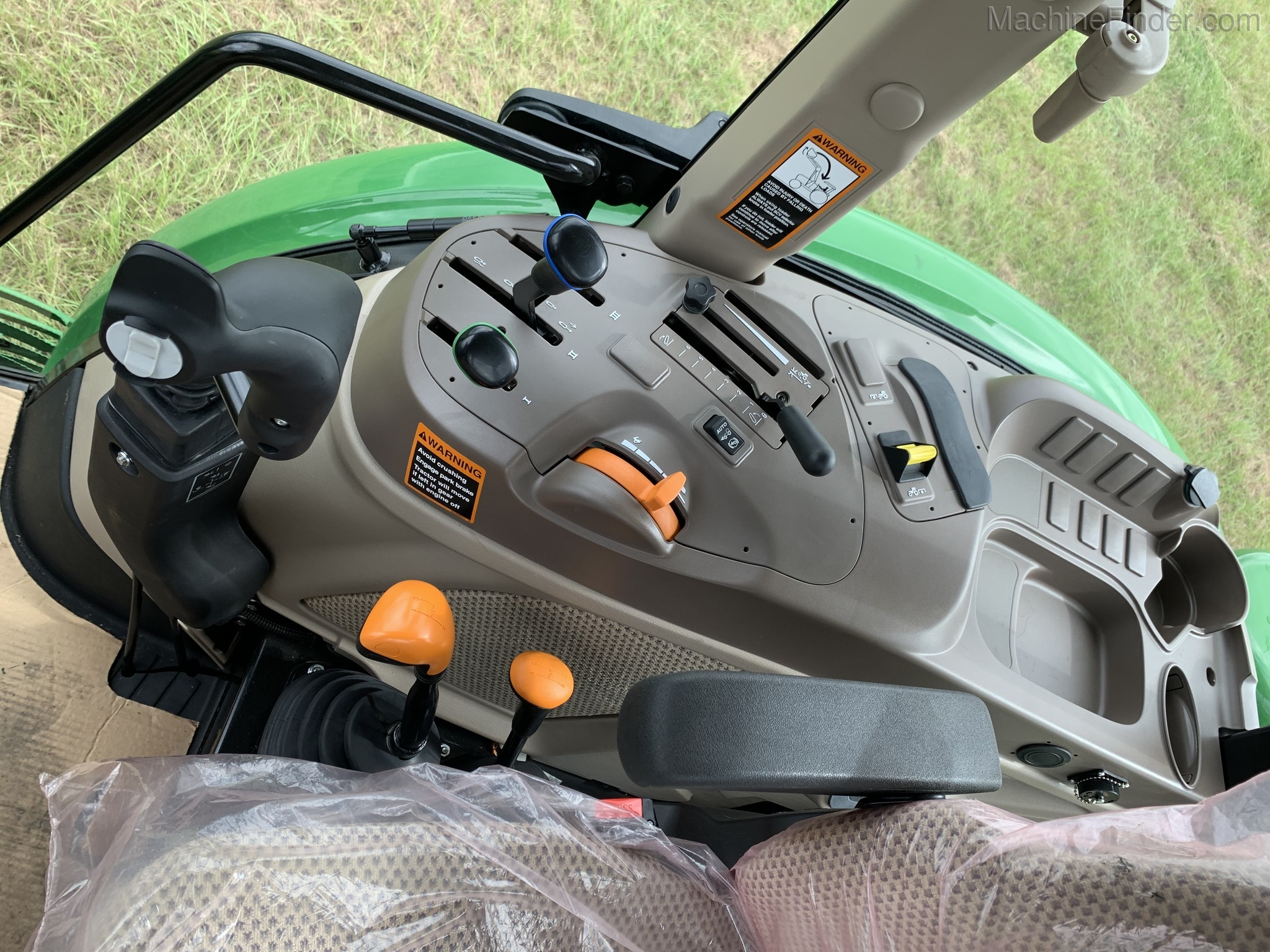 2020 John Deere 6120E Image 10