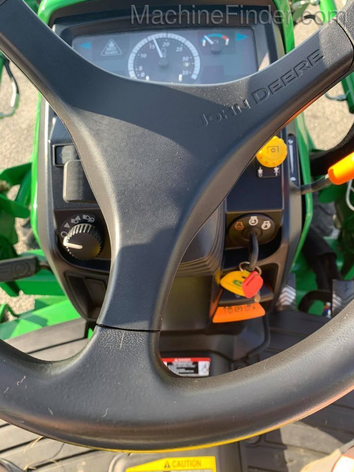 2015 John Deere 1025R Image 14