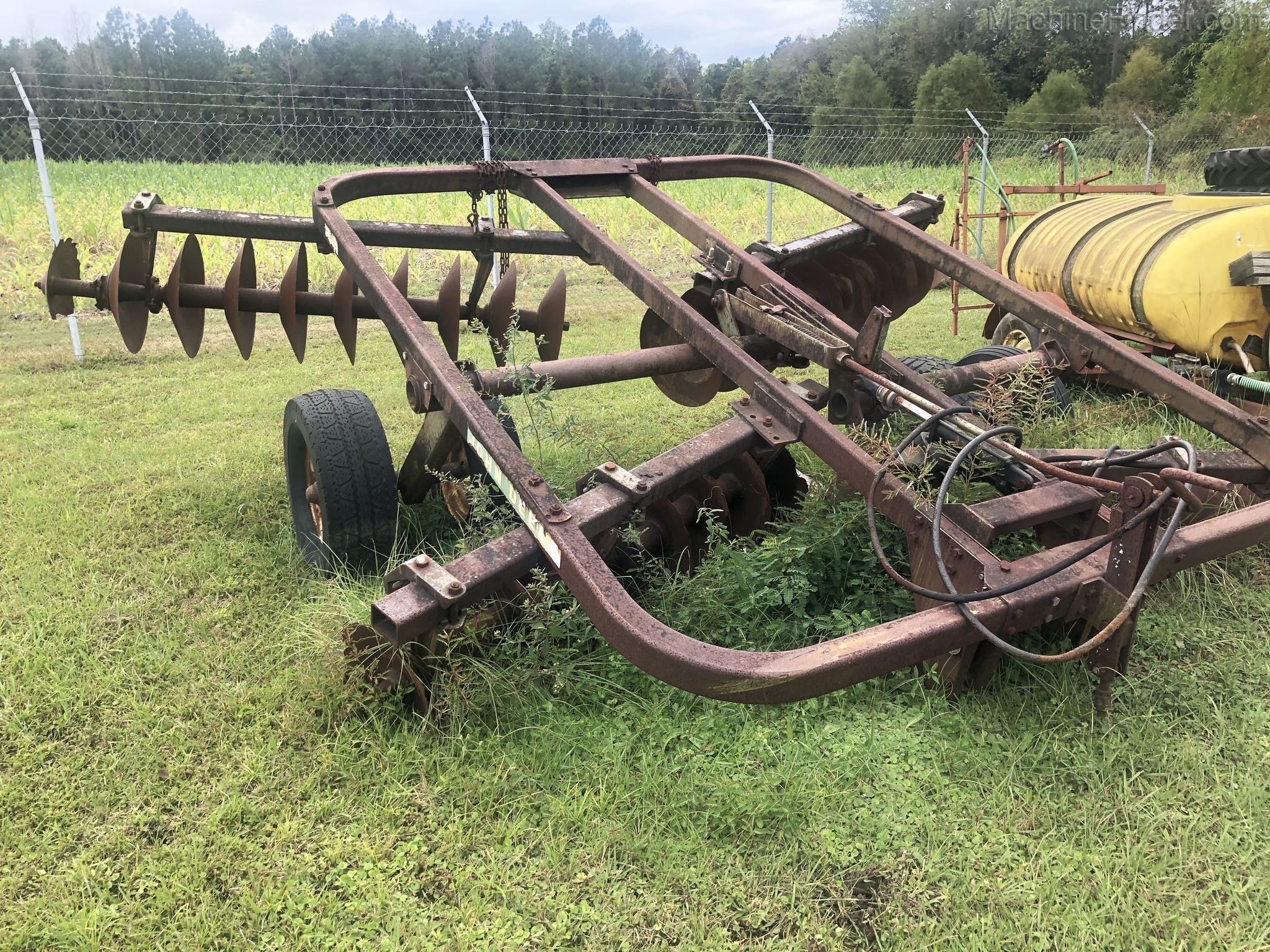 John Deere 215 Image 2