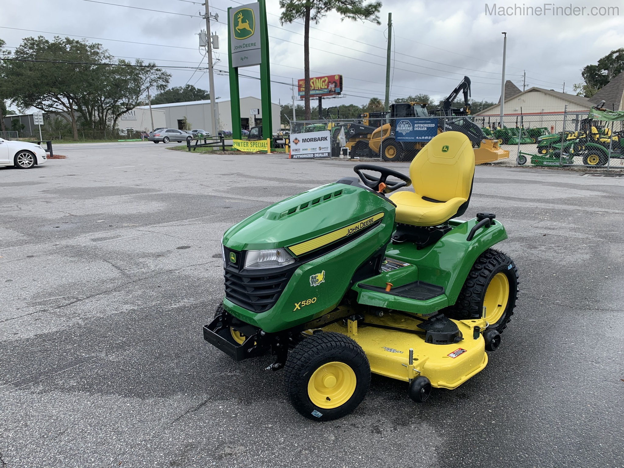 2021 John Deere X580 Image 2