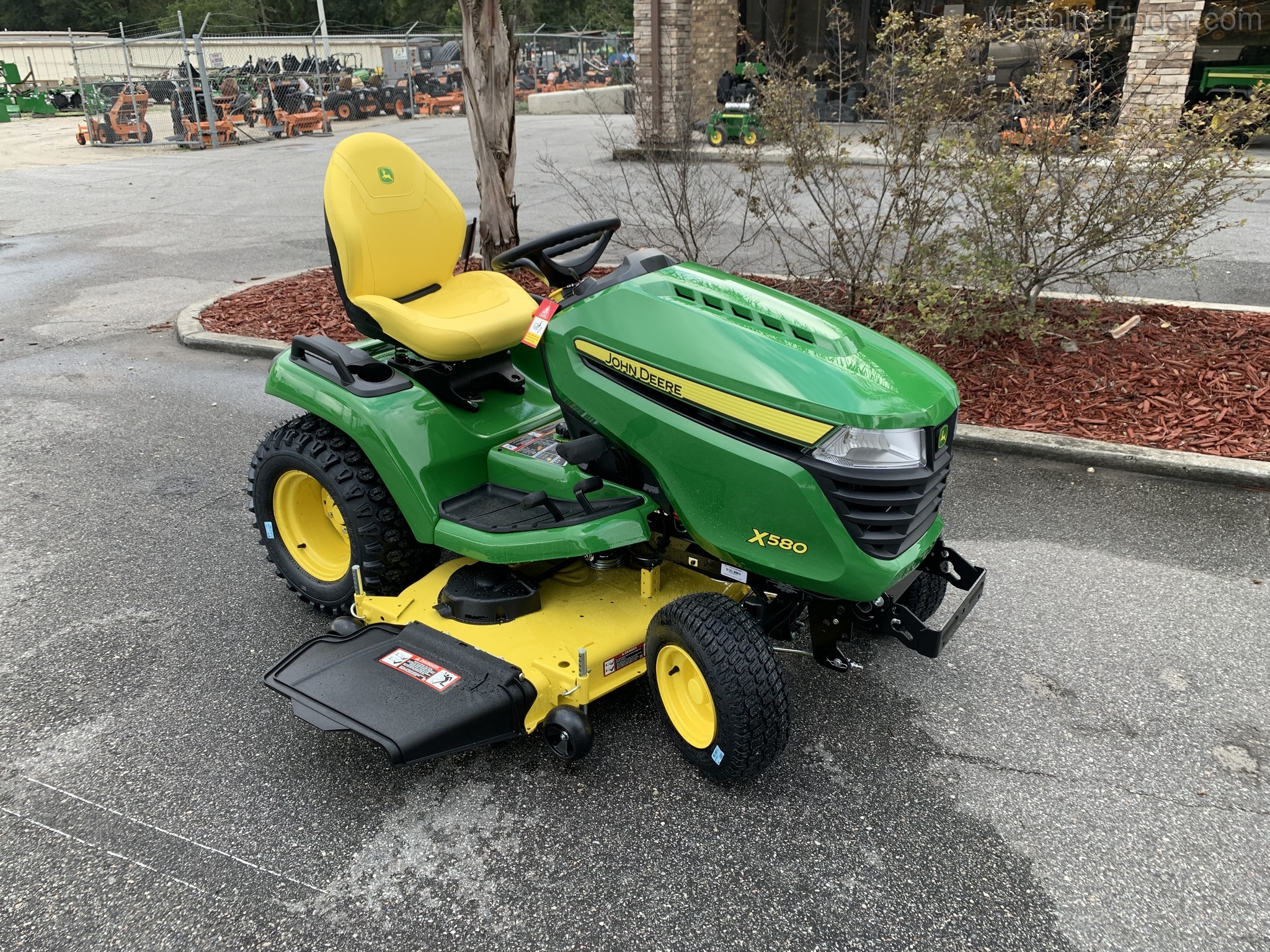 2021 John Deere X580 Image 4