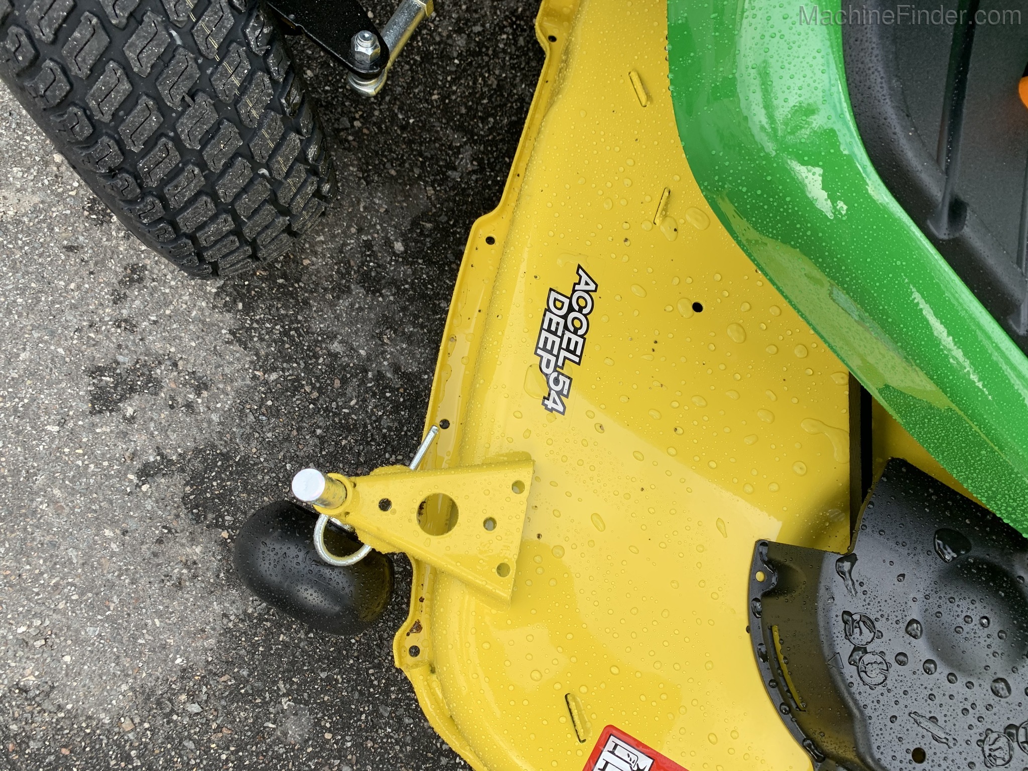 2021 John Deere X580 Image 8