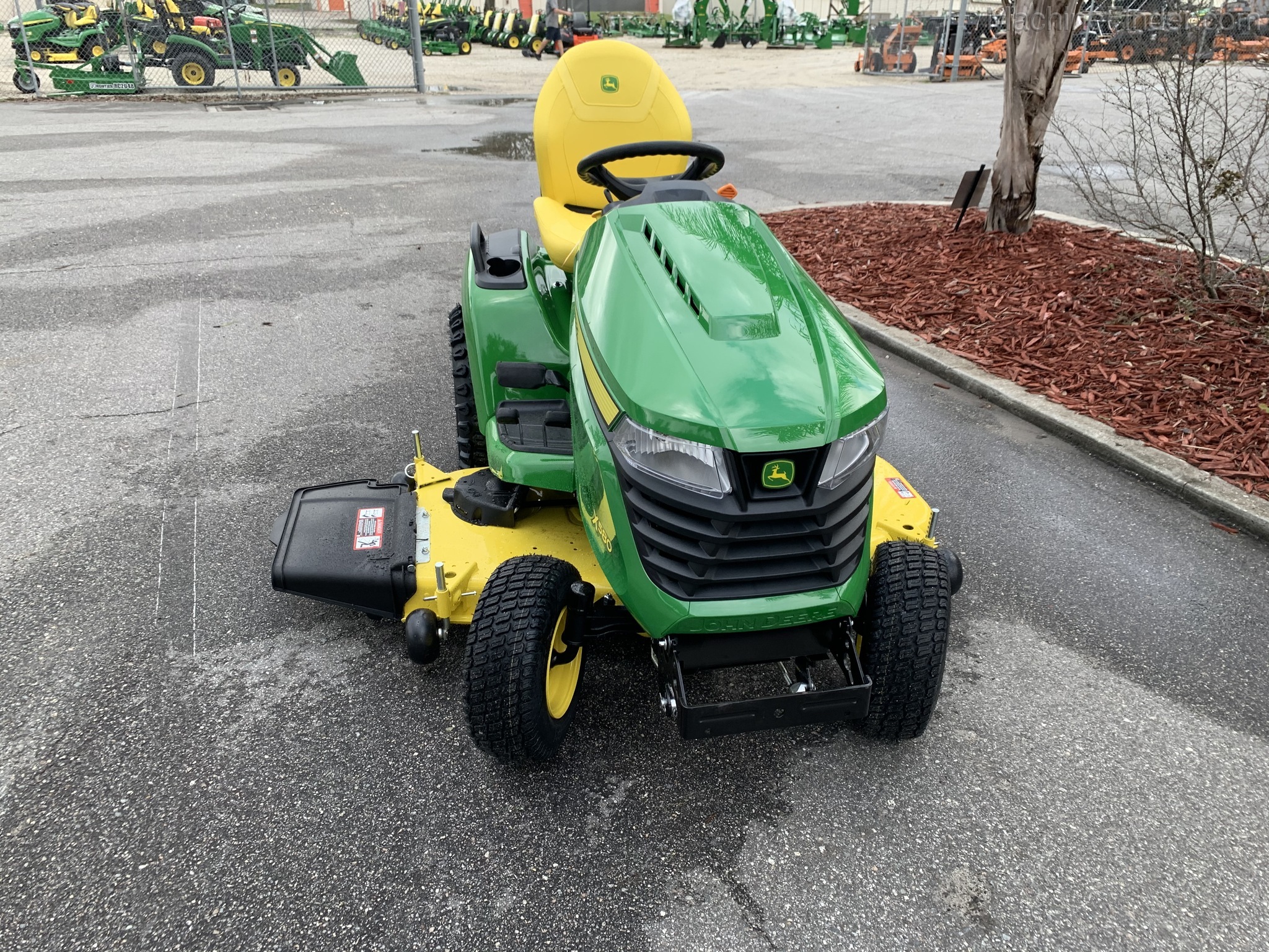 2021 John Deere X580 Image 3