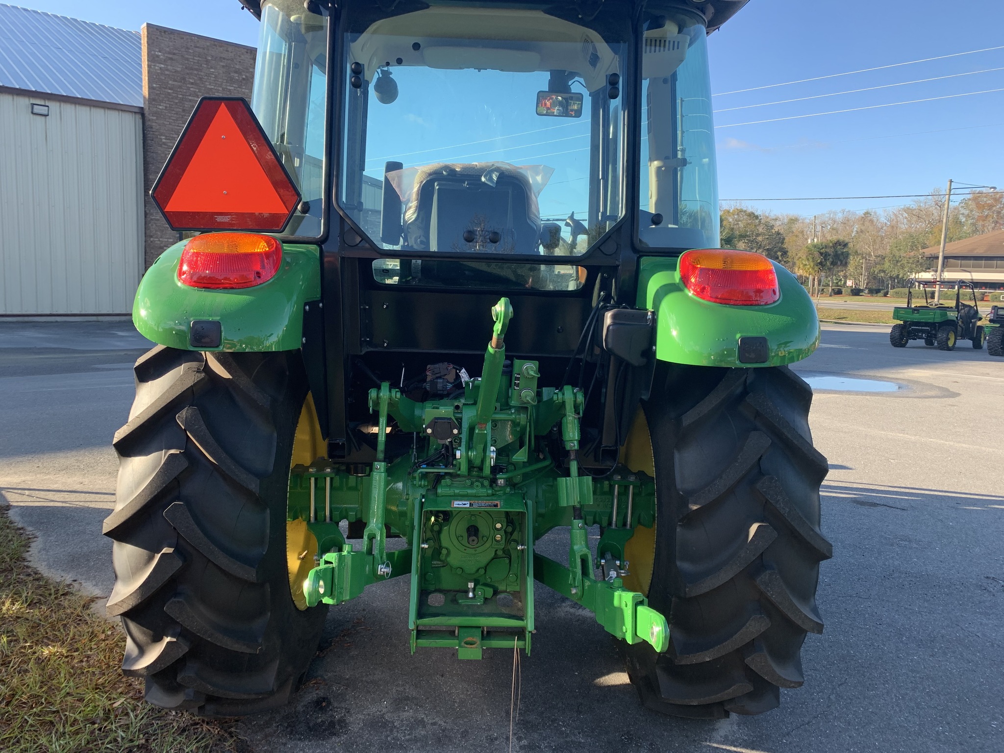 2023 John Deere 5075E Image 4