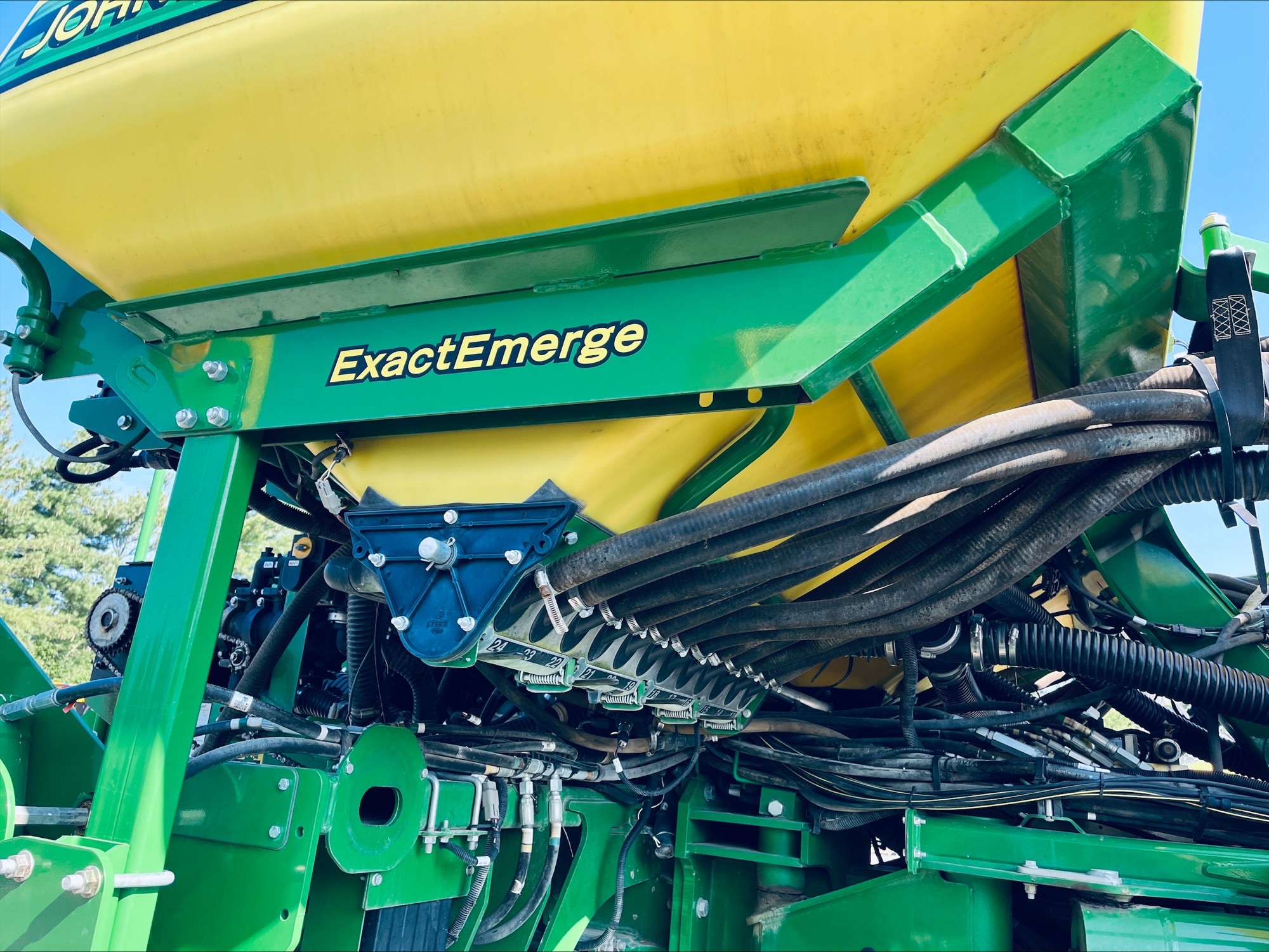 2017 John Deere 1775NT Image 14
