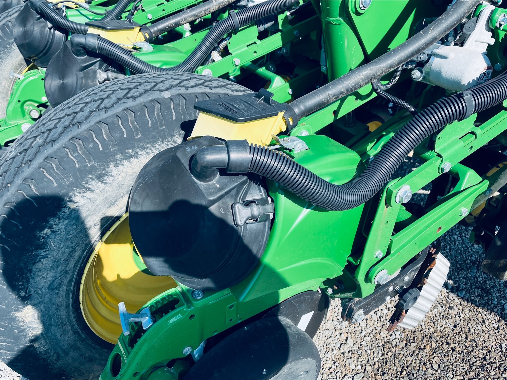 2017 John Deere 1775NT Image 25
