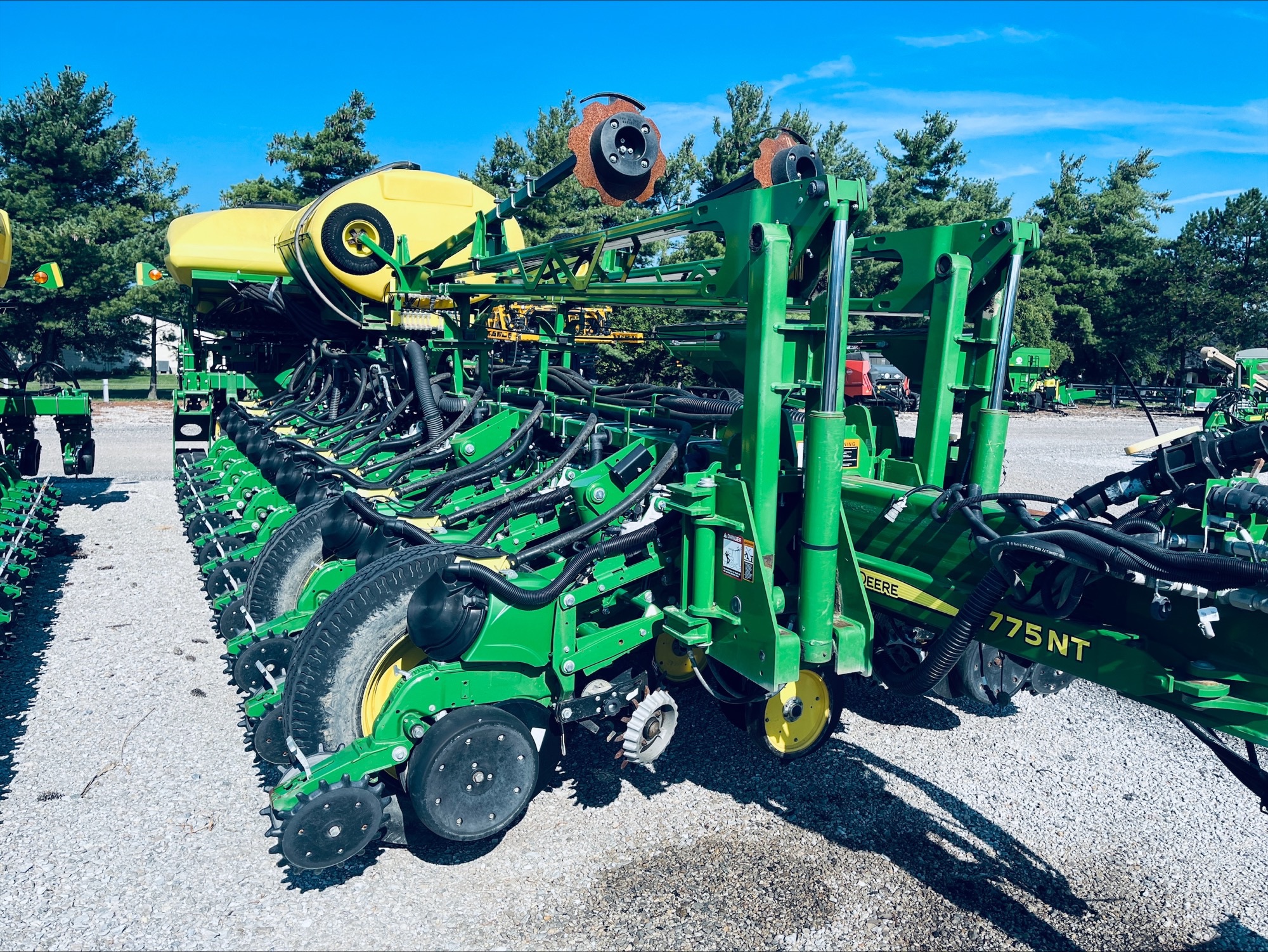 2017 John Deere 1775NT Image 1