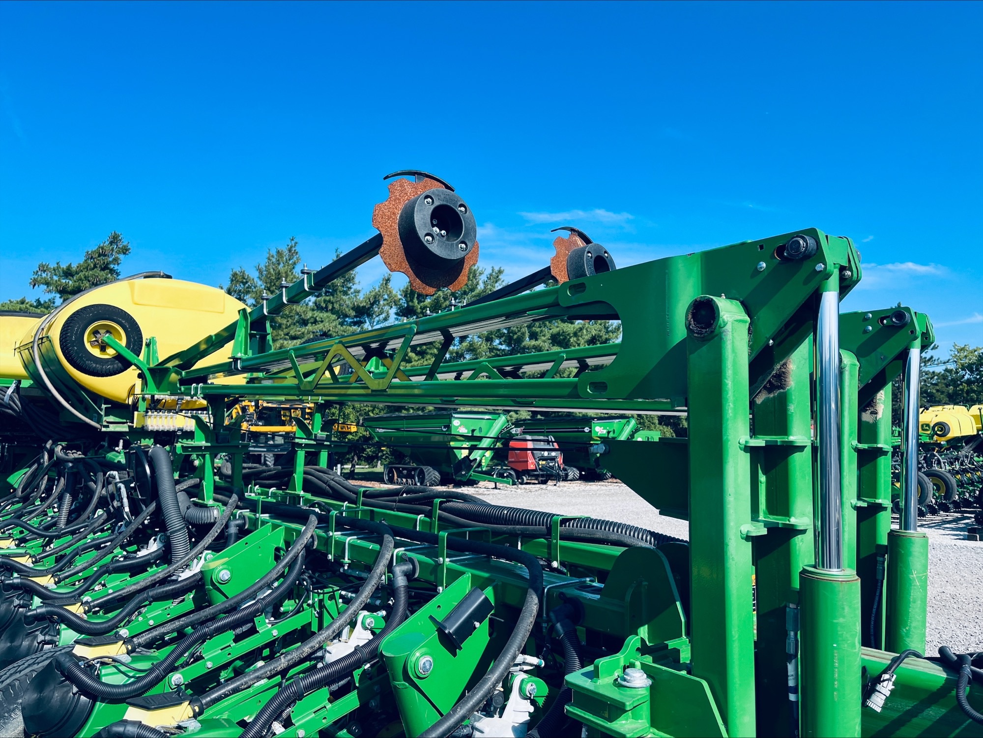 2017 John Deere 1775NT Image 4