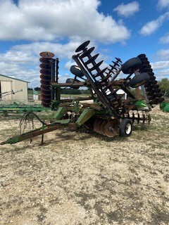 John Deere 235 Image 2
