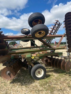 John Deere 235 Image 3