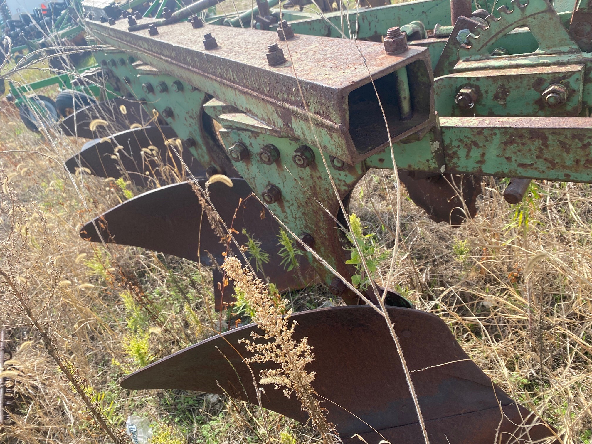 John Deere MOLDBOARD Image 1