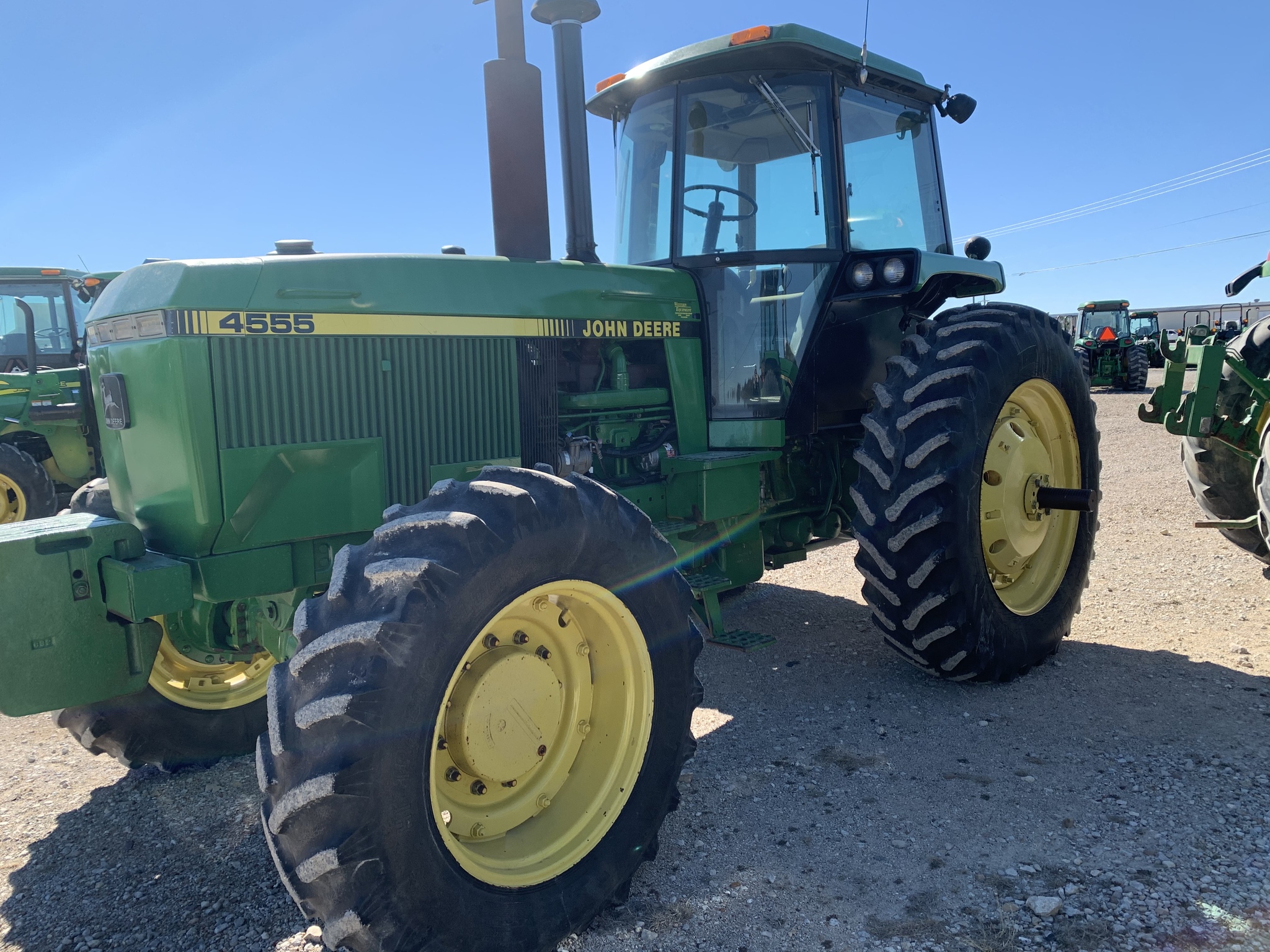 1989 John Deere 4555 Image 1