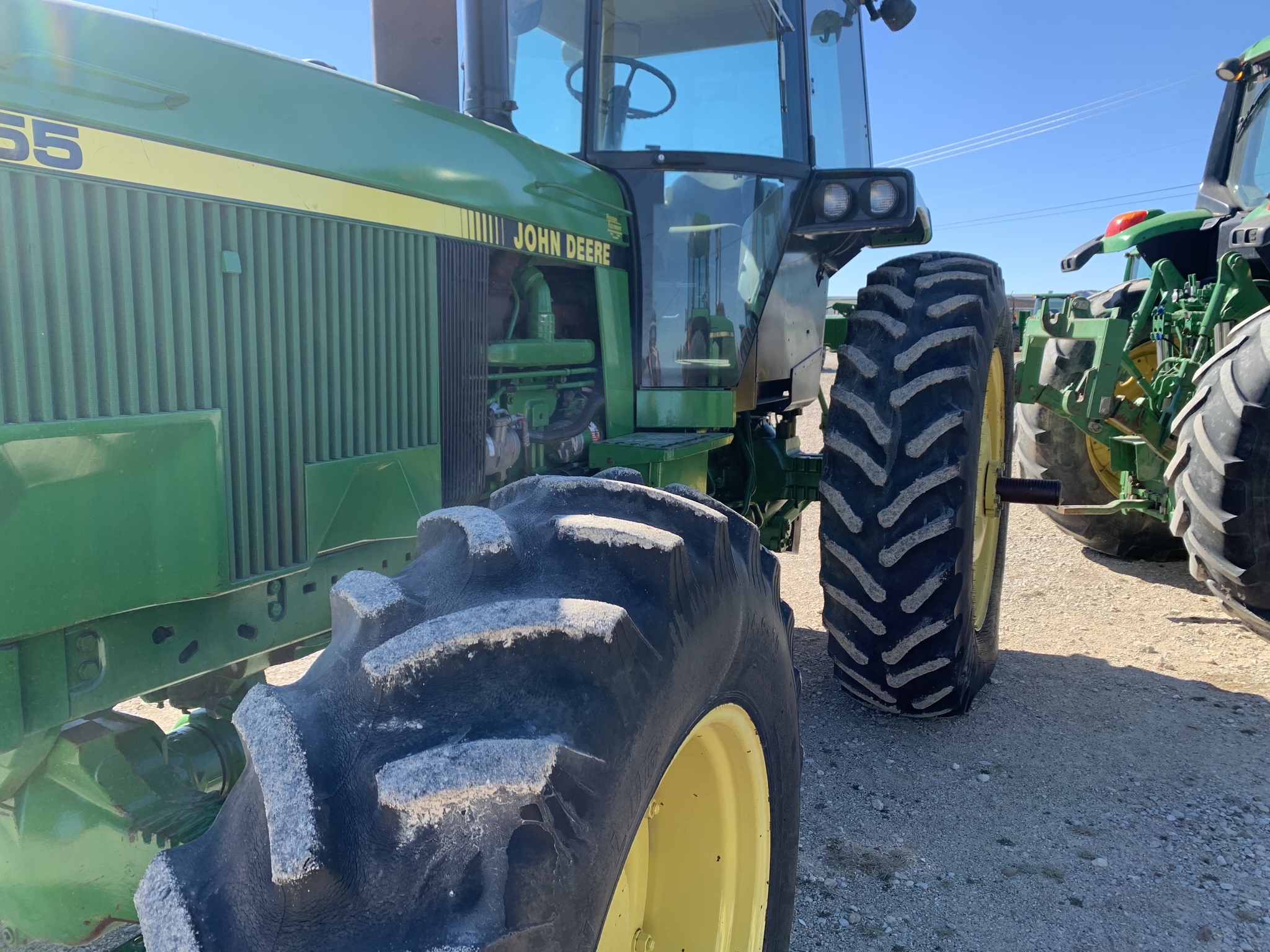 1989 John Deere 4555 Image 2