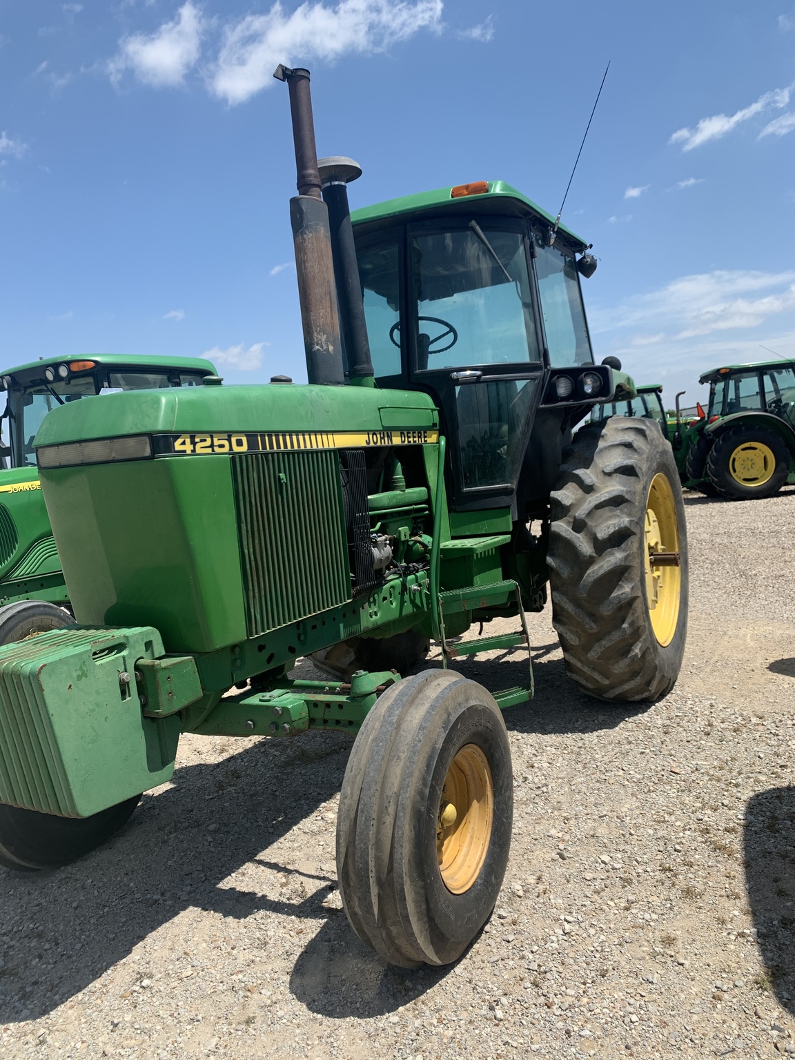 John Deere 4250 Image 1