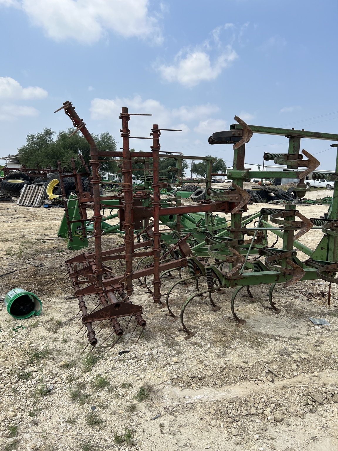 John Deere 1100 Image 2