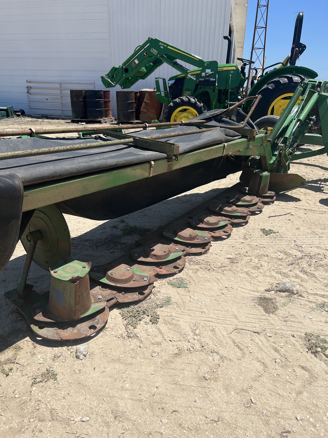 2010 John Deere 285 Image 3