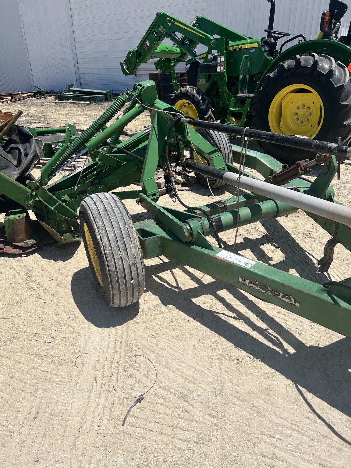 2010 John Deere 285 Image 4