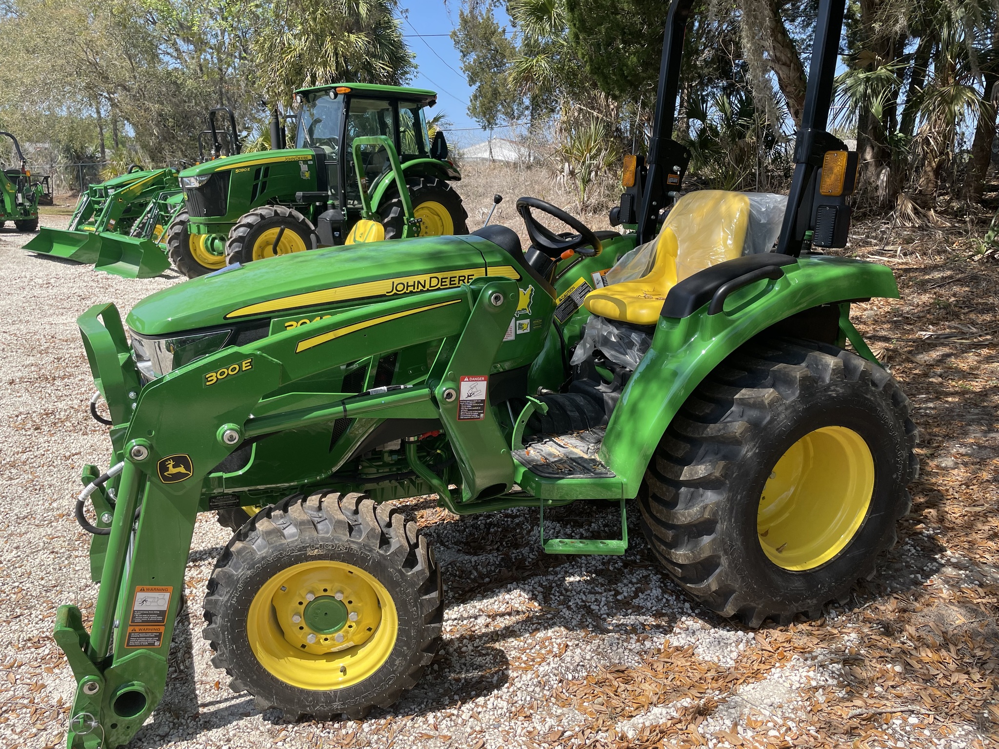 2023 John Deere 3043D Image 3