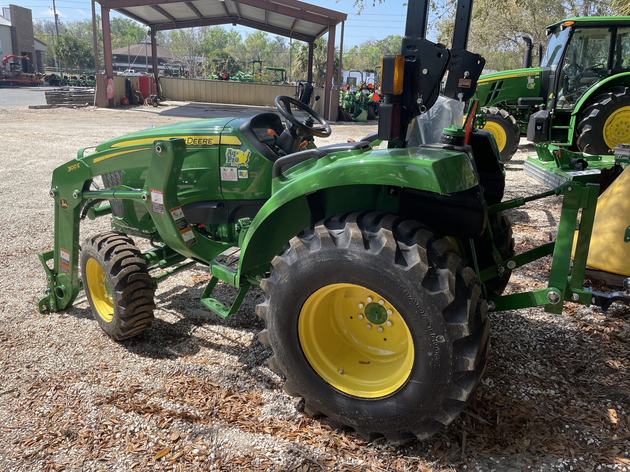 2023 John Deere 3043D Image 4