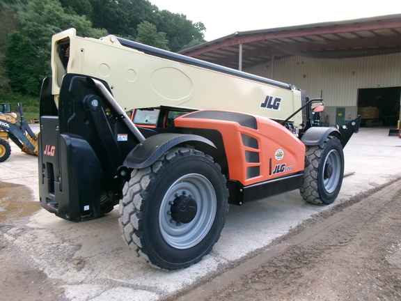 2023 JLG 1055