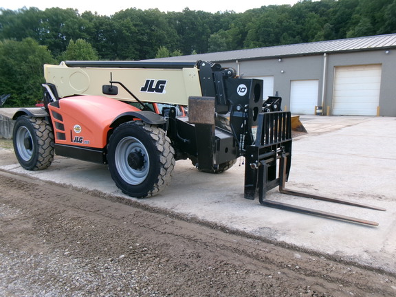 2023 JLG 1055