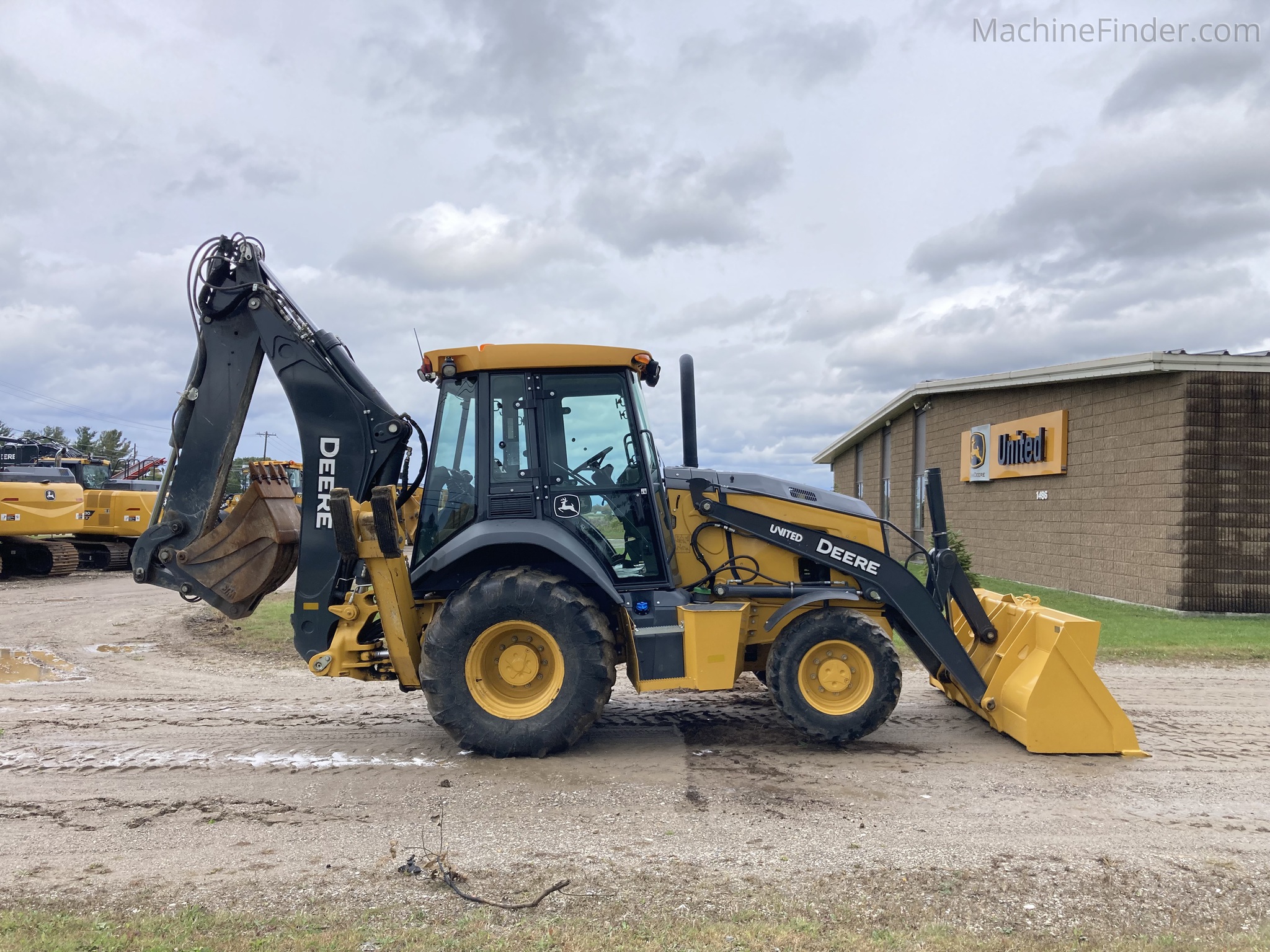 johnleeknb様 2021 John Deere 410L | Backhoe Loaders | MachineFinder